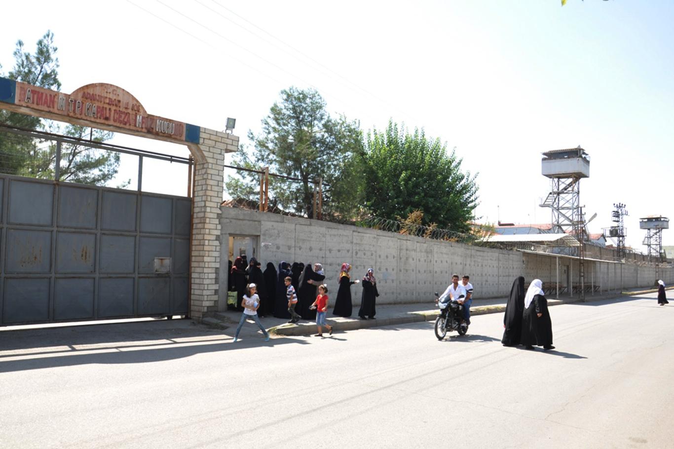 “Sevdiklerimizden onca yıldır ayrı bayram geçirmenin hüznünü yaşıyoruz” “Sevdiklerimizden onca yıldır ayrı bayram geçirmenin hüznünü yaşıyoruz”
